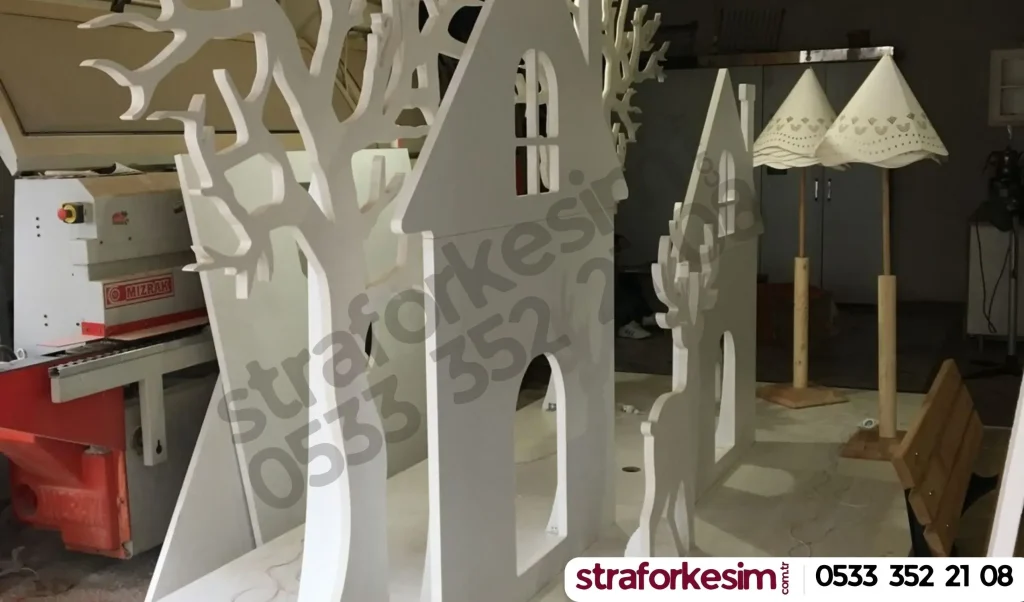 yılbaşı ev ağaç ve geyik dekor