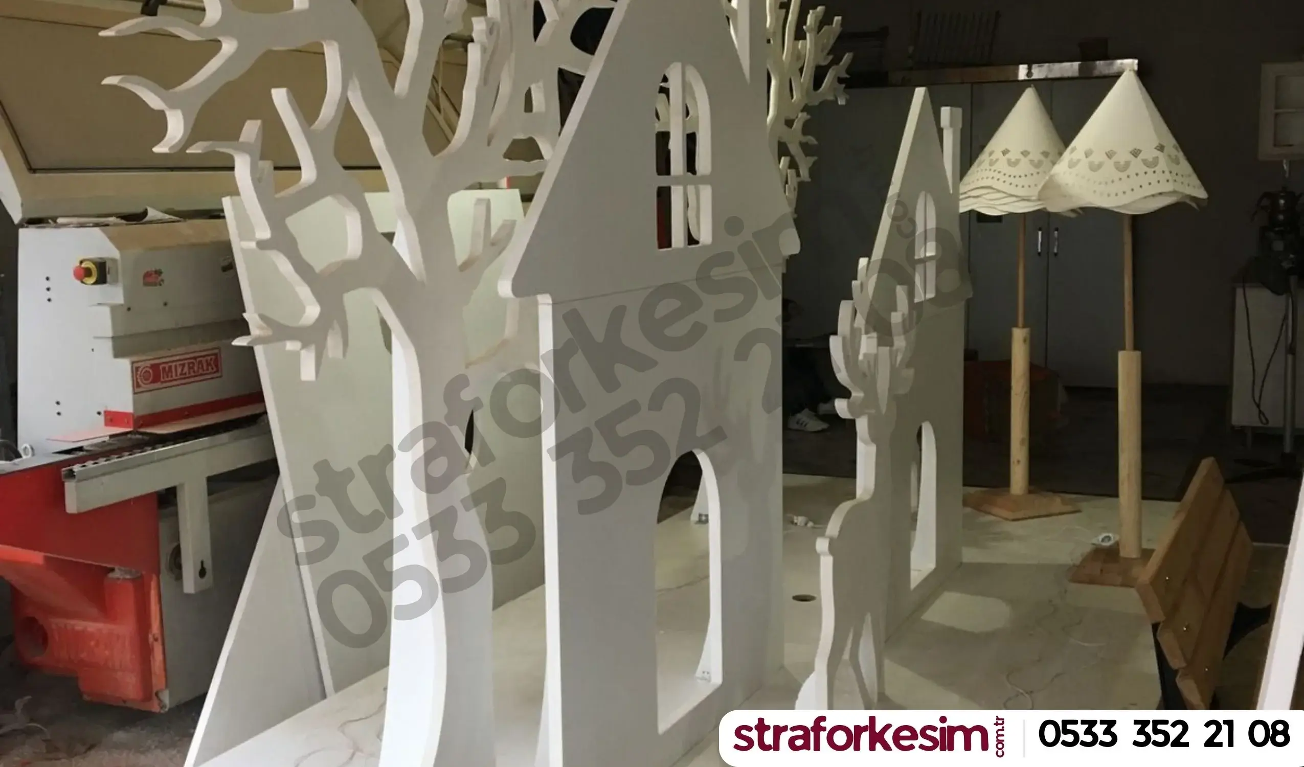 yılbaşı ev ağaç ve geyik dekor